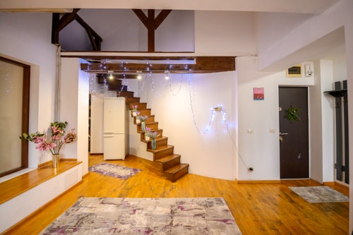 Lavender Attic w. AC, working desks 7 SocialSpot