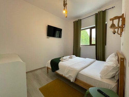 Cozy Riverfront 1 with Garden and Mountain View 56 SocialSpot