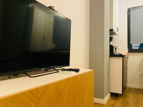 Elegant Apartment in Ivory - AC & Smart TV 9 SocialSpot