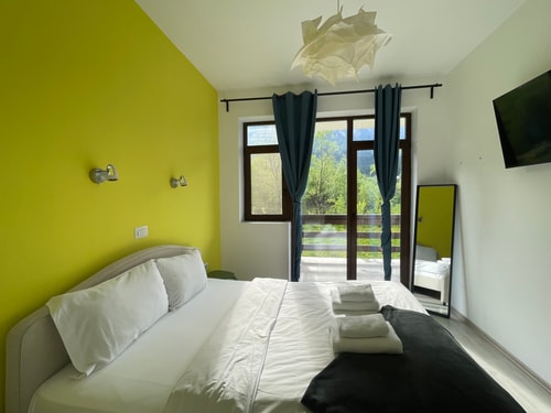 Cozy Riverfront 2 with Garden and Mountain View 23 SocialSpot