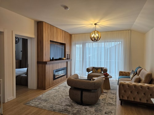 Mountain Wisper Chalet w fireplace 49 SocialSpot