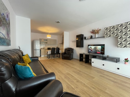 Luxury Apartment Tampa Residence w. Mountain Views 8 SocialSpot