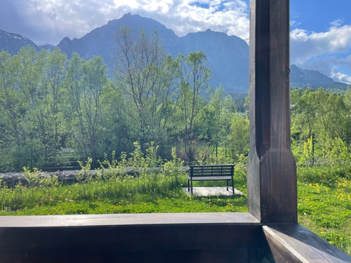 Cozy Riverfront 1 with Garden and Mountain View 48 SocialSpot