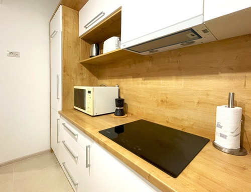 Bella Vista Red Apartment - Smart TV&Free Parking 32 SocialSpot