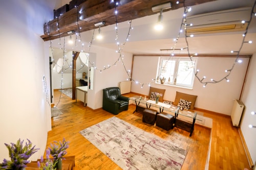 Lavender Attic w. AC, working desks 13 SocialSpot