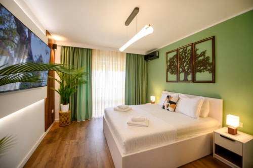 Central Green Oasis • 2BR Ultracentral Apt • AC 48 SocialSpot