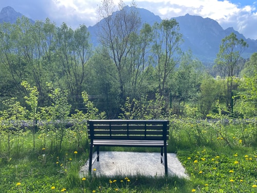 Cozy Riverfront 2 with Garden and Mountain View 31 SocialSpot