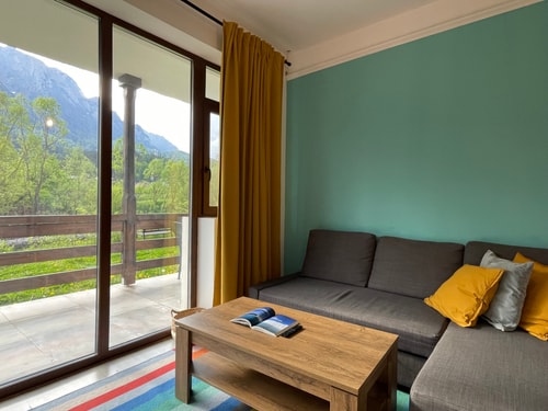 Cozy Riverfront 1 with Garden and Mountain View 62 SocialSpot