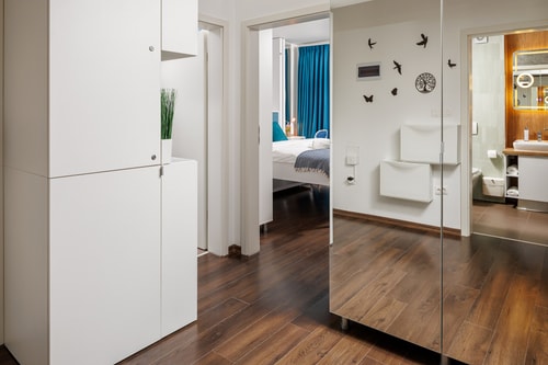 Kronsmart Apartment: Cozy Fireplace & Free Parking 6 SocialSpot