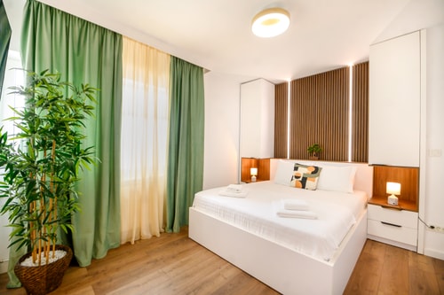 Central Green Oasis • 2BR Ultracentral Apt • AC 3 SocialSpot