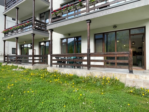 Cozy Riverfront 1 with Garden and Mountain View 21 SocialSpot