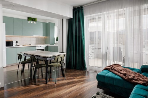 Kronsmart Apartment: Cozy Fireplace & Free Parking 4 SocialSpot