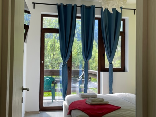 Cozy Riverfront 1 with Garden and Mountain View 36 SocialSpot
