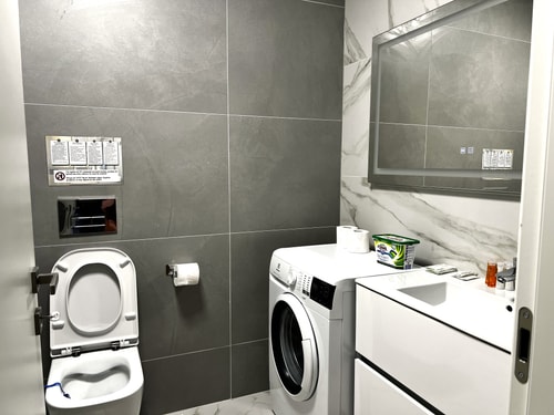 Modern City Home w. A/C 12 SocialSpot