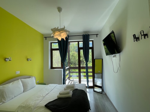 Cozy Riverfront 2 with Garden and Mountain View 59 SocialSpot