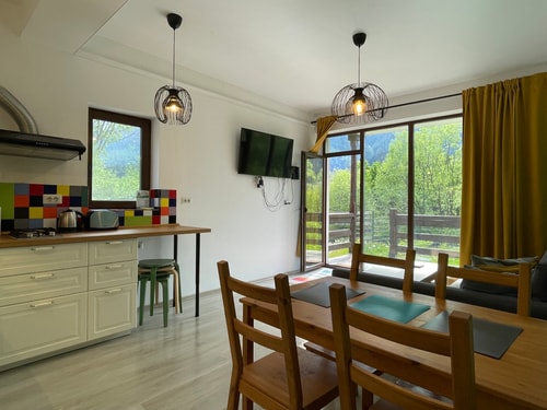 Cozy Riverfront 1 with Garden and Mountain View 31 SocialSpot