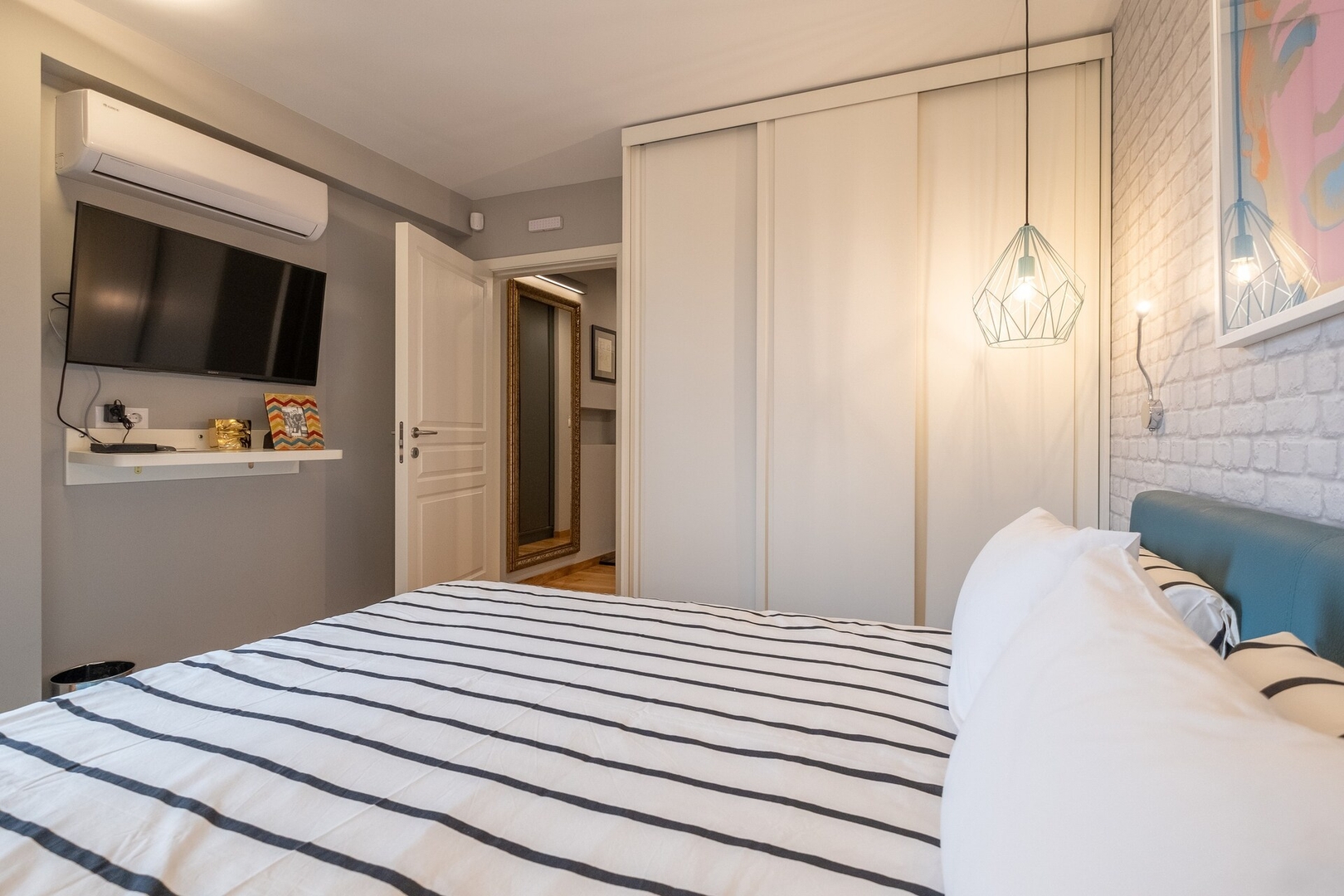 ⭐⭐⭐⭐⭐ High-end Designer 2BR Aprt + Lift&Balconies 36 Flat Manager Booking