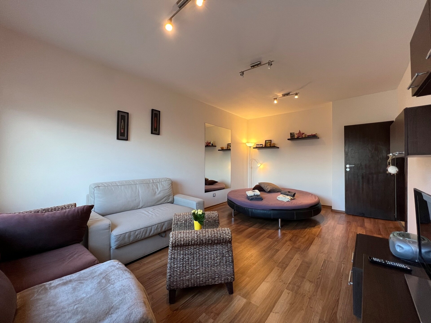 Donna's Apt/1 BDR @ Lozenets 7 Flat Manager Booking