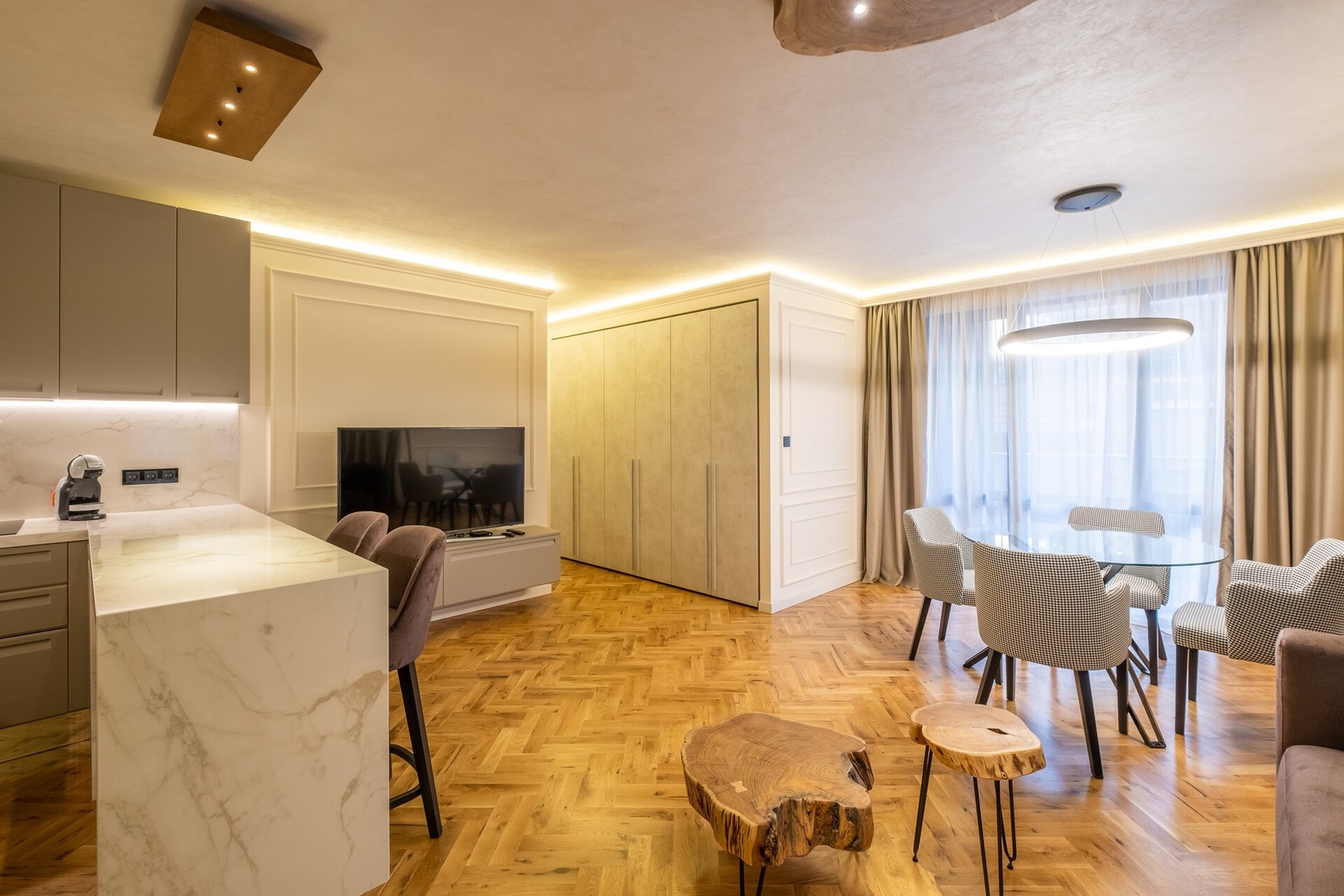 SOFapart Stylish & Fancy Place | 1 BDR 12 Flat Manager Booking