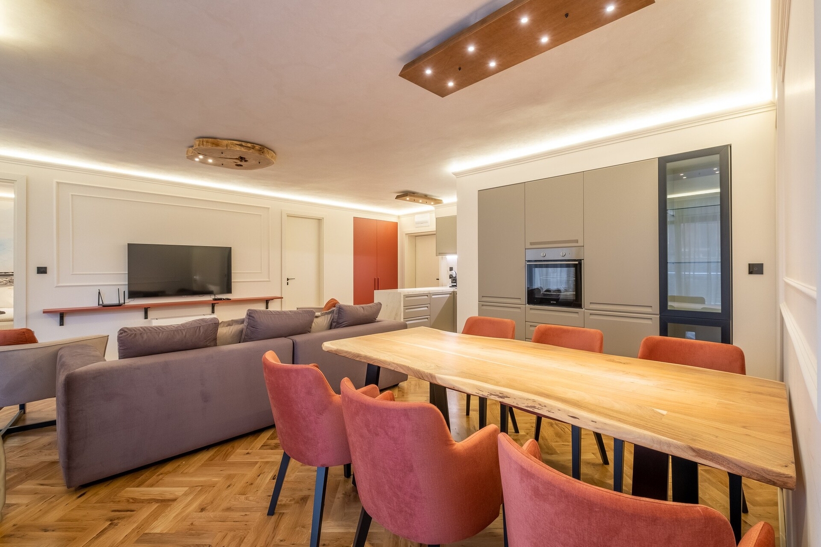 SOFapart Boutique Apt with 3 BDR + 2 BTH & Parking 14 Flat Manager Booking