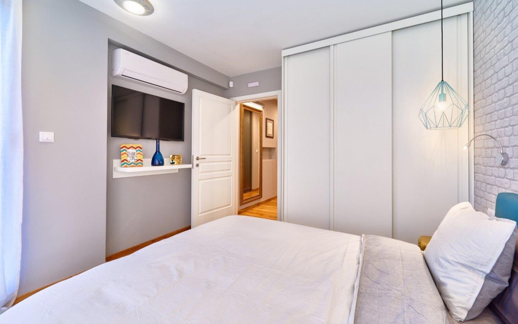 ⭐⭐⭐⭐⭐ High-end Designer 2BR Aprt + Lift&Balconies 16 Flat Manager Booking