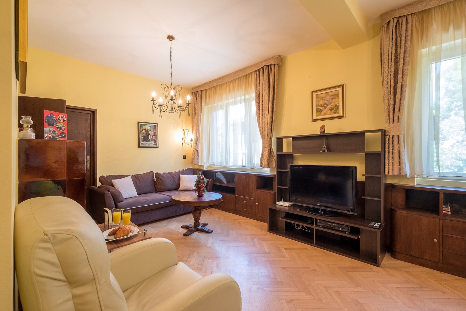 ☼ Very Central & Aristocratic 2BDR w/ ACs ☼ 3 Flat Manager Booking