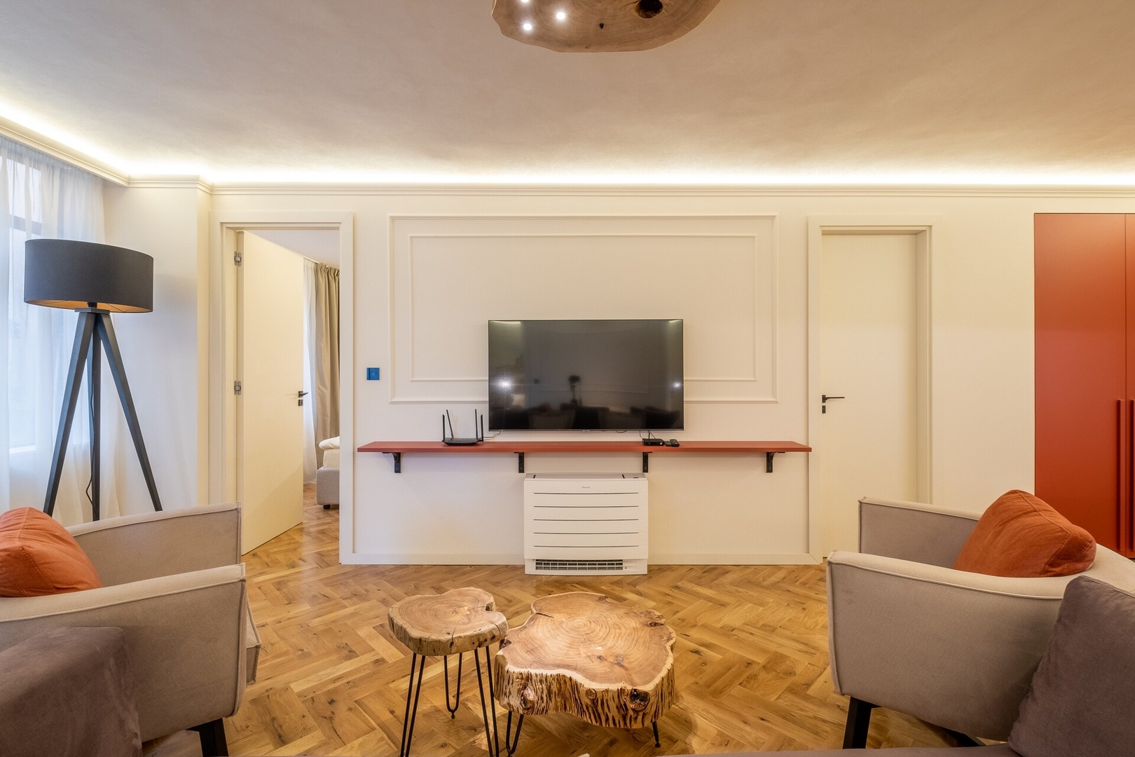 SOFapart Boutique Apt with 3 BDR + 2 BTH & Parking 8 Flat Manager Booking