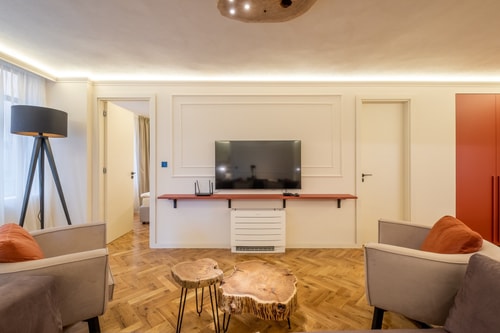 SOFapart Boutique Apt with 3 BDR + 2 BTH & Parking 8 Flat Manager Booking