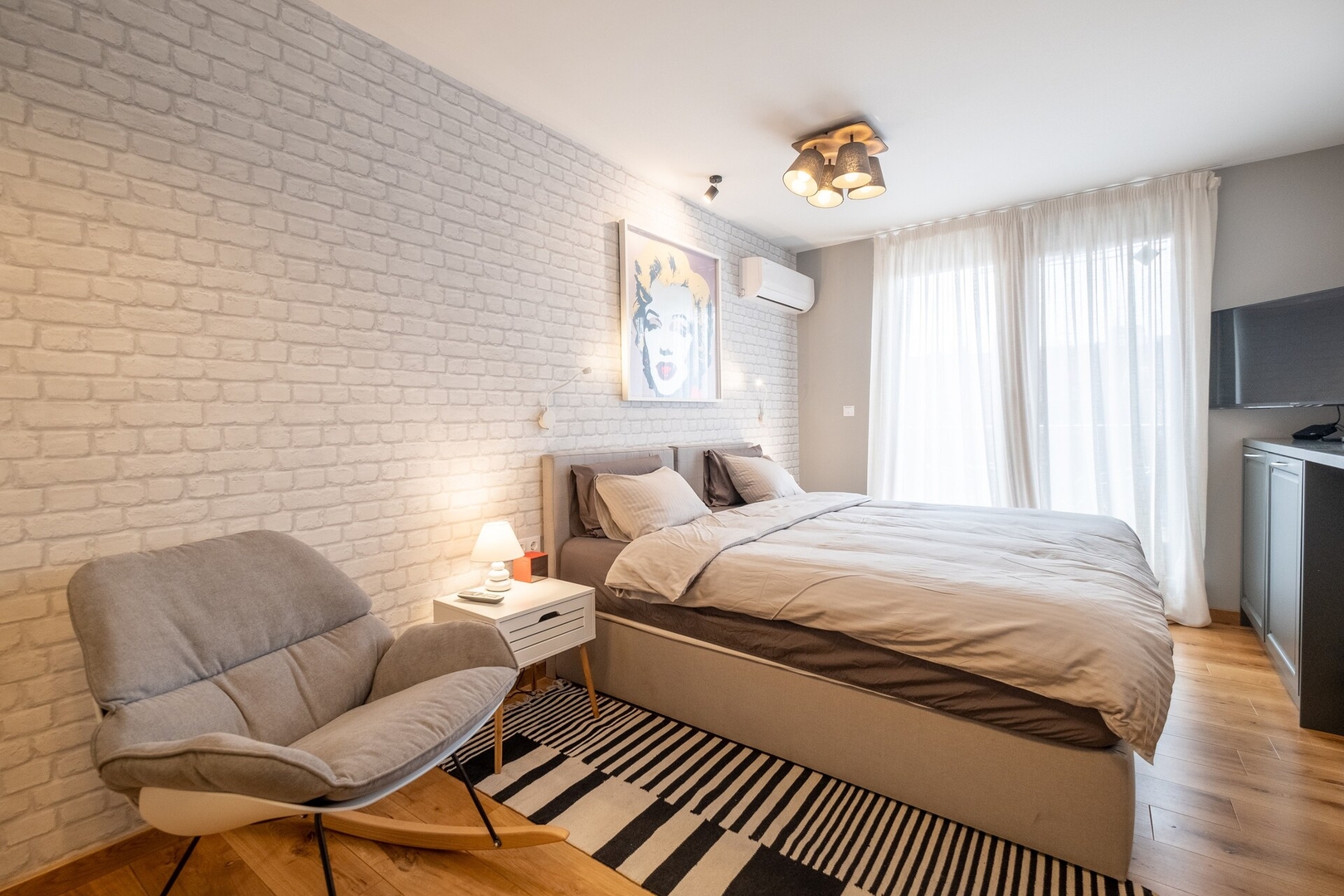 ⭐⭐⭐⭐⭐ High-end Designer 2BR Aprt + Lift&Balconies 29 Flat Manager Booking