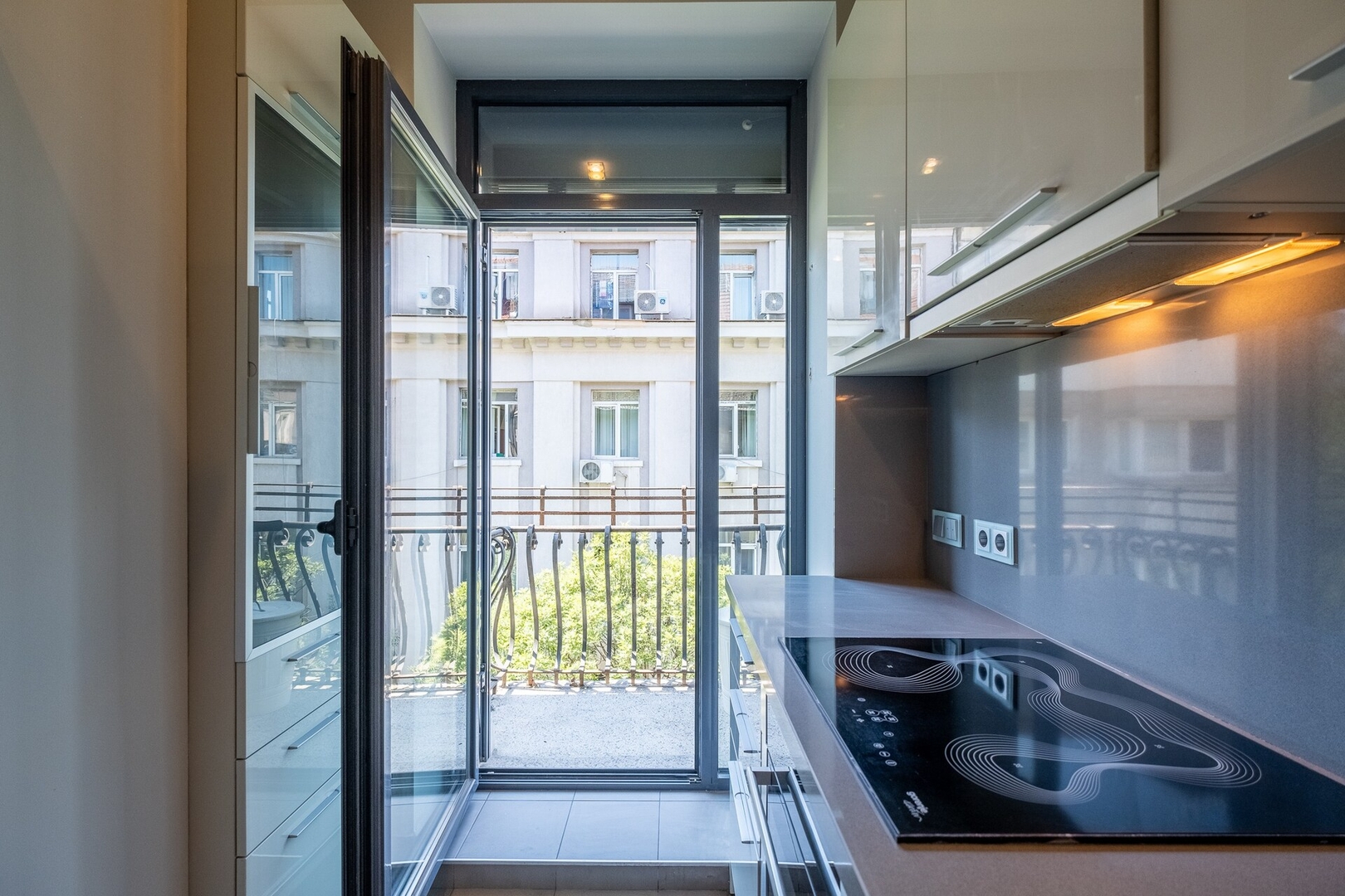 Modern yet Rustic Style City Centre Apt | 2BR/2BTH 11 Flat Manager Booking