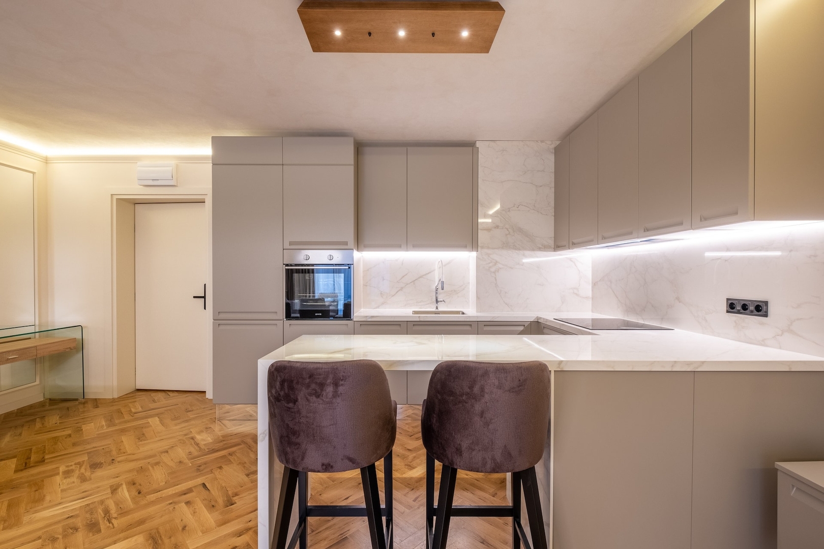 SOFapart Stylish & Fancy Place | 1 BDR 15 Flat Manager Booking