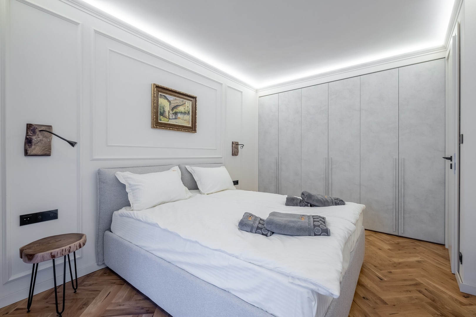 SOFapart Boutique Apt with 3 BDR + 2 BTH & Parking 15 Flat Manager Booking