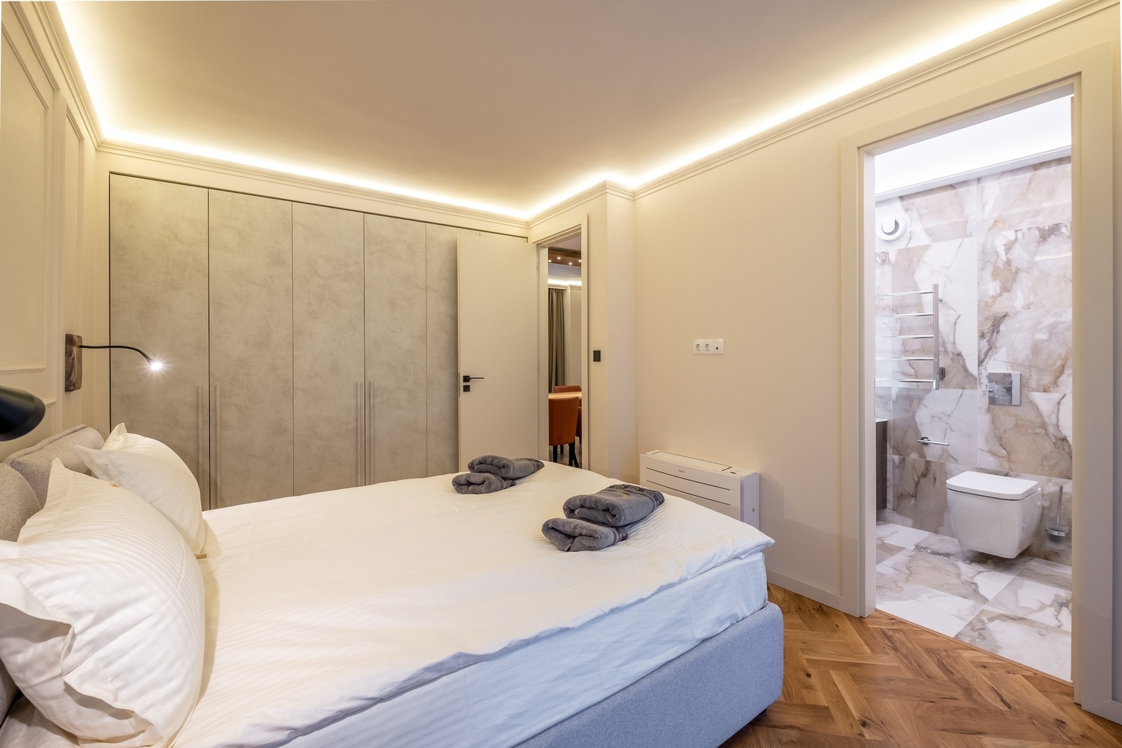 SOFapart Boutique Apt with 3 BDR + 2 BTH & Parking 17 Flat Manager Booking