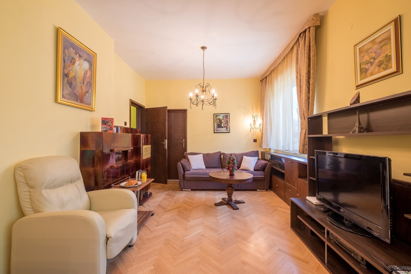 ☼ Very Central & Aristocratic 2BDR w/ ACs ☼ 2 Flat Manager Booking
