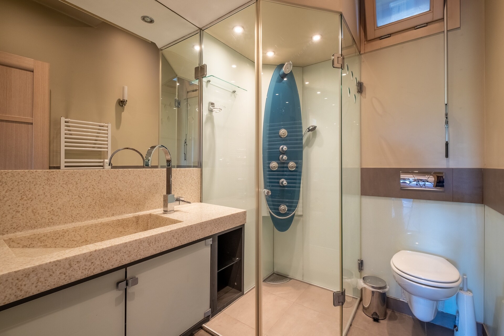 Modern yet Rustic Style City Centre Apt | 2BR/2BTH 30 Flat Manager Booking