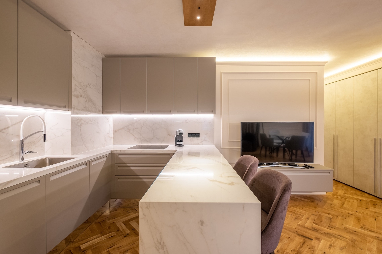 SOFapart Stylish & Fancy Place | 1 BDR 5 Flat Manager Booking