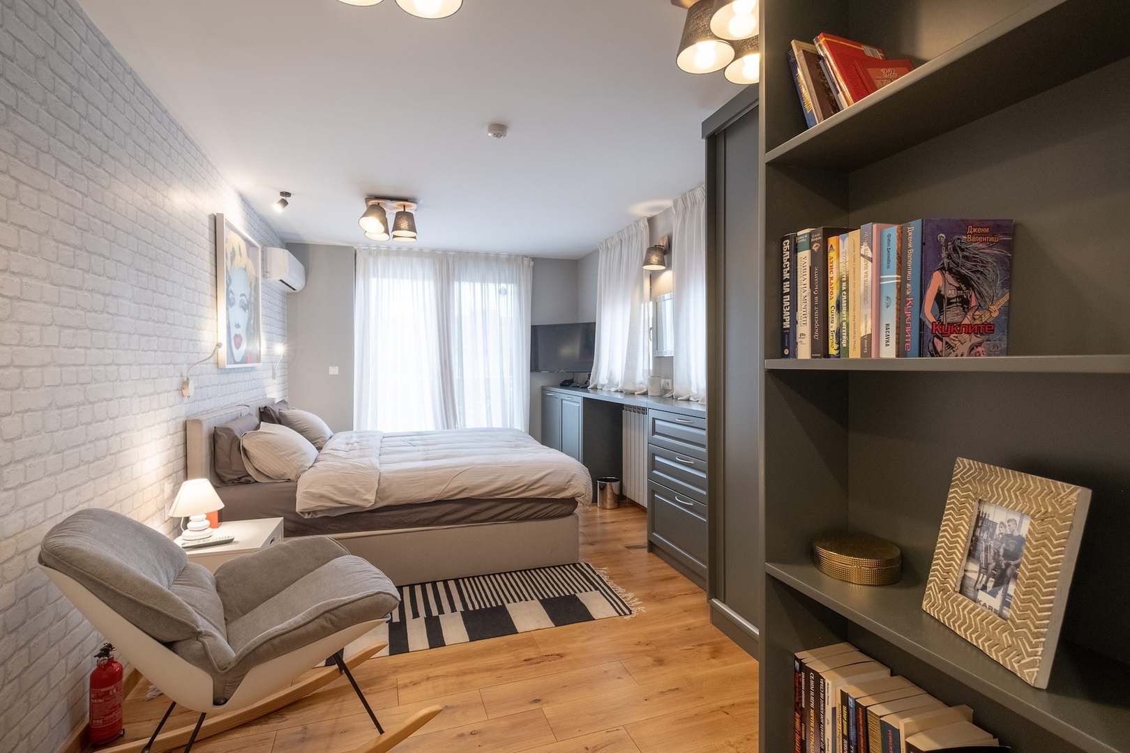 ⭐⭐⭐⭐⭐ High-end Designer 2BR Aprt + Lift&Balconies 34 Flat Manager Booking