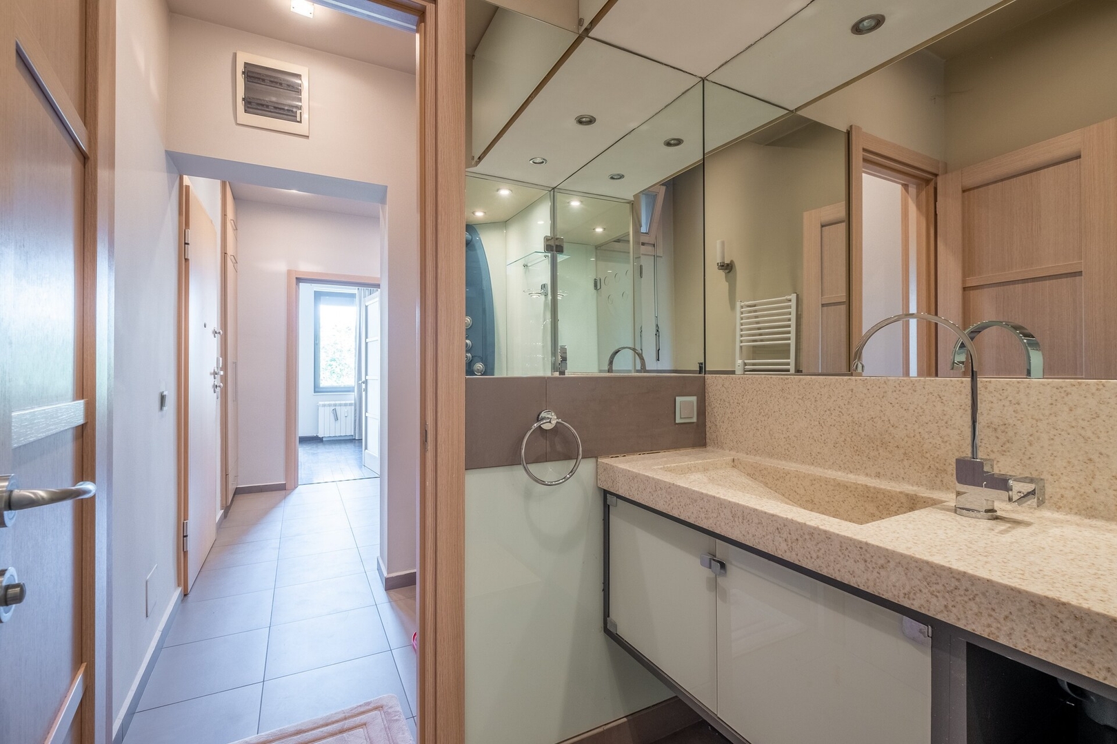 Modern yet Rustic Style City Centre Apt | 2BR/2BTH 29 Flat Manager Booking