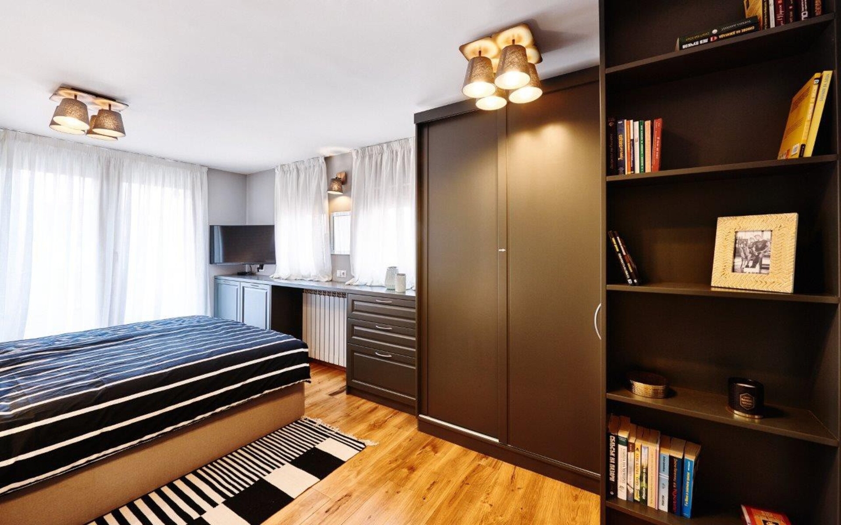 ⭐⭐⭐⭐⭐ High-end Designer 2BR Aprt + Lift&Balconies 28 Flat Manager Booking