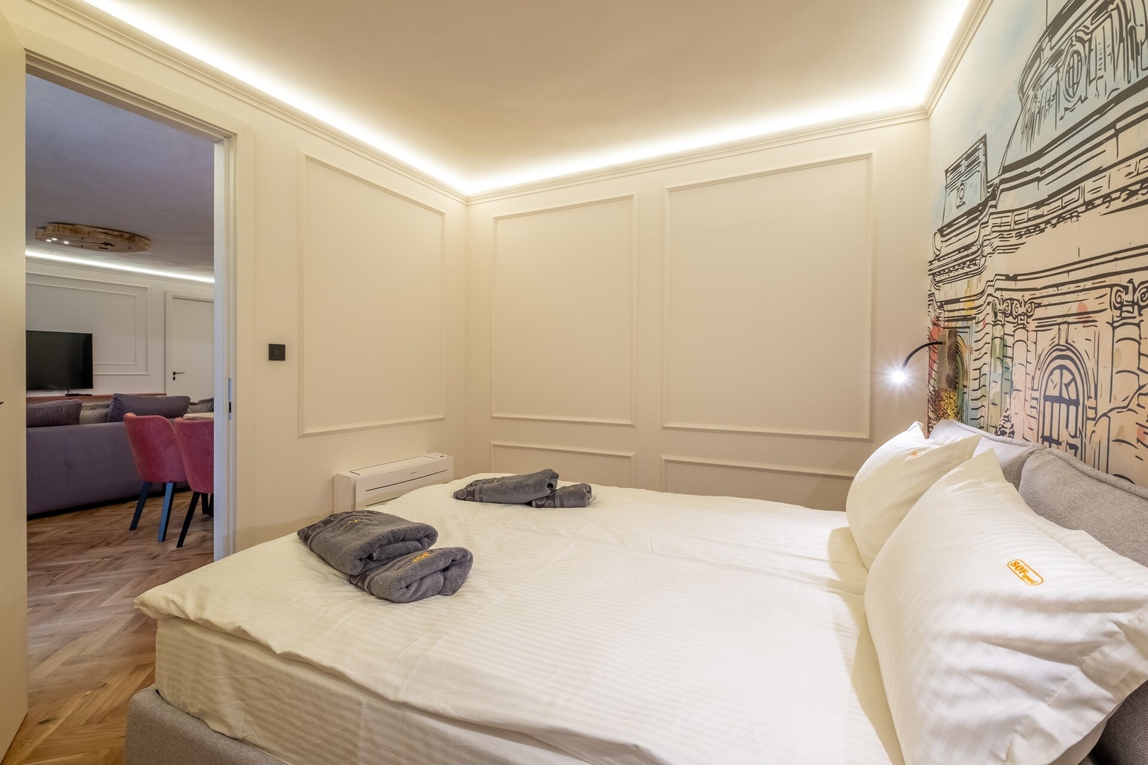 SOFapart Boutique Apt with 3 BDR + 2 BTH & Parking 28 Flat Manager Booking