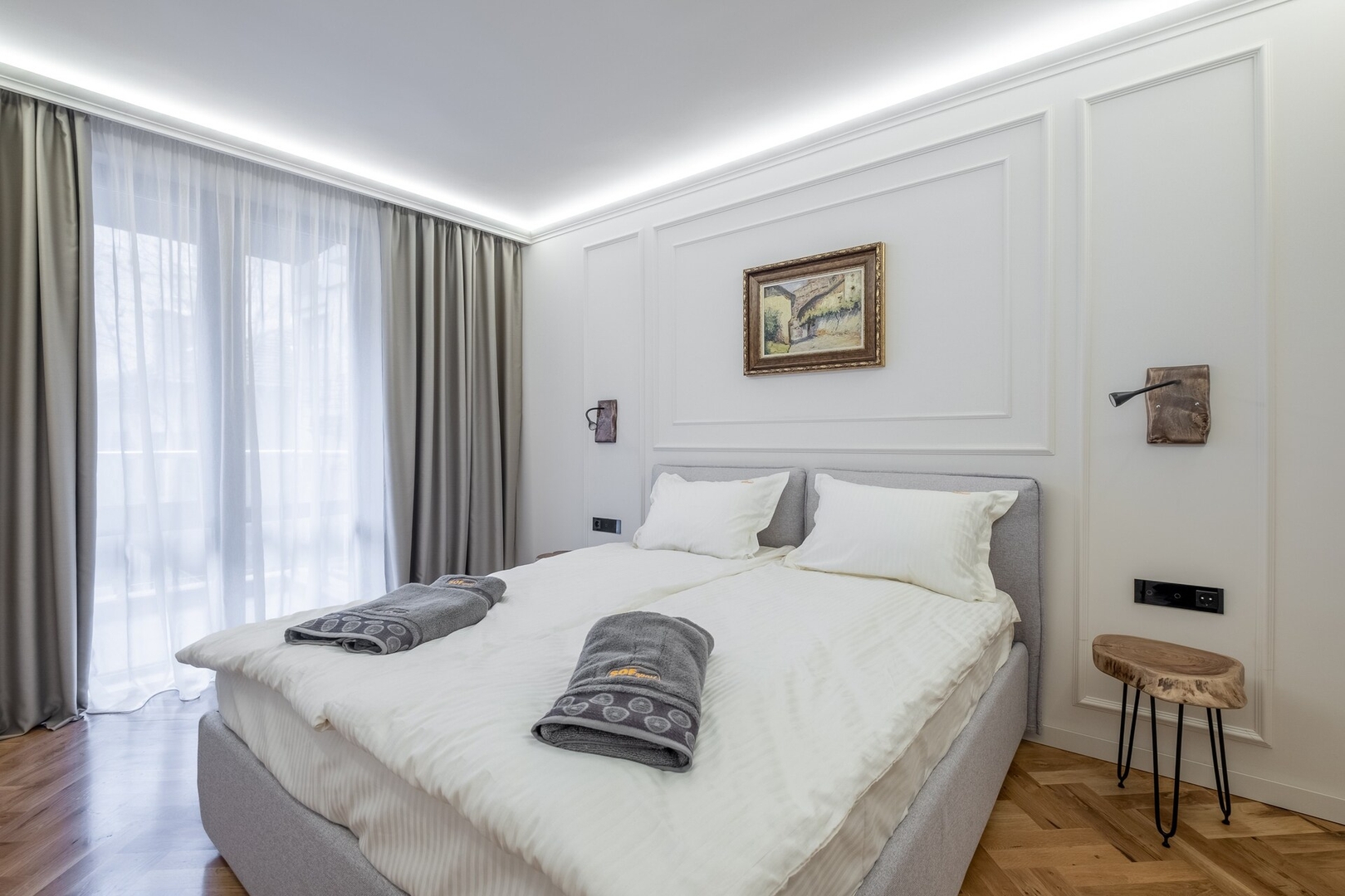 SOFapart Boutique Apt with 3 BDR + 2 BTH & Parking 26 Flat Manager Booking