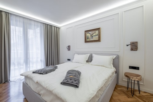 SOFapart Boutique Apt with 3 BDR + 2 BTH & Parking 26 Flat Manager Booking