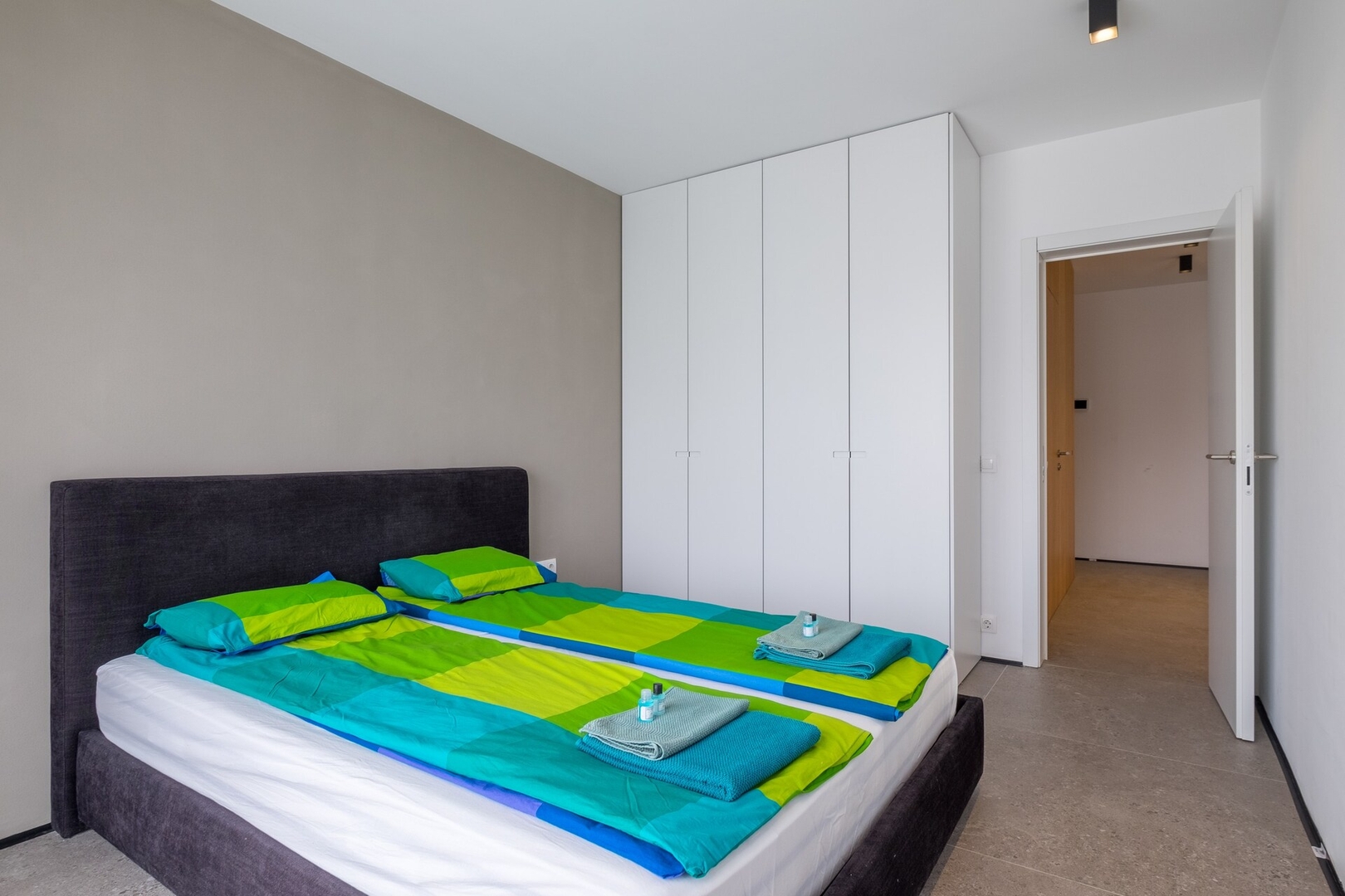 Minimal interior design / Metro Station / Luxury B 17 Flat Manager Booking