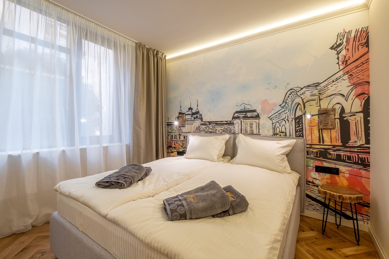 SOFapart Boutique Apt with 3 BDR + 2 BTH & Parking 3 Flat Manager Booking