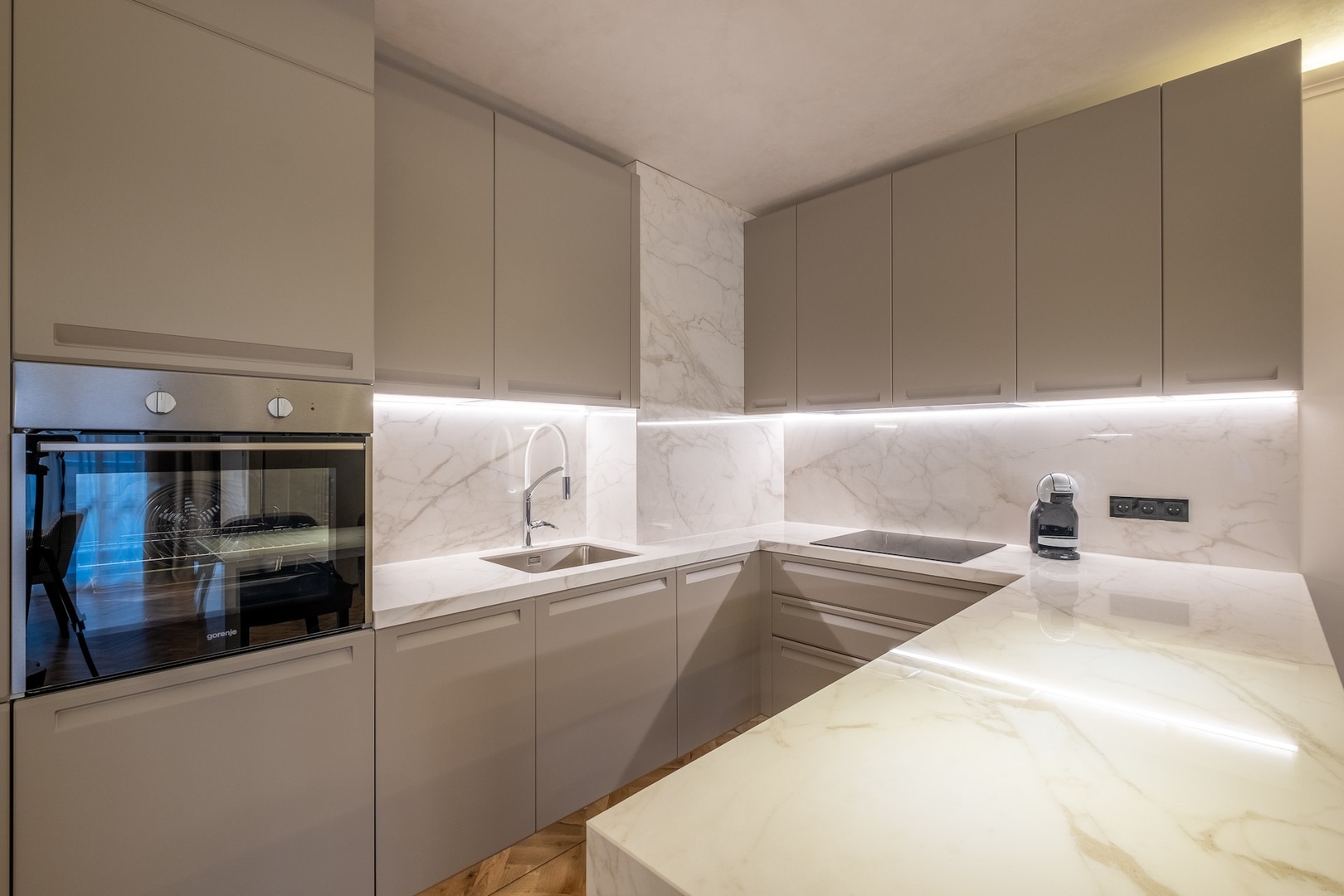 SOFapart Stylish & Fancy Place | 1 BDR 6 Flat Manager Booking