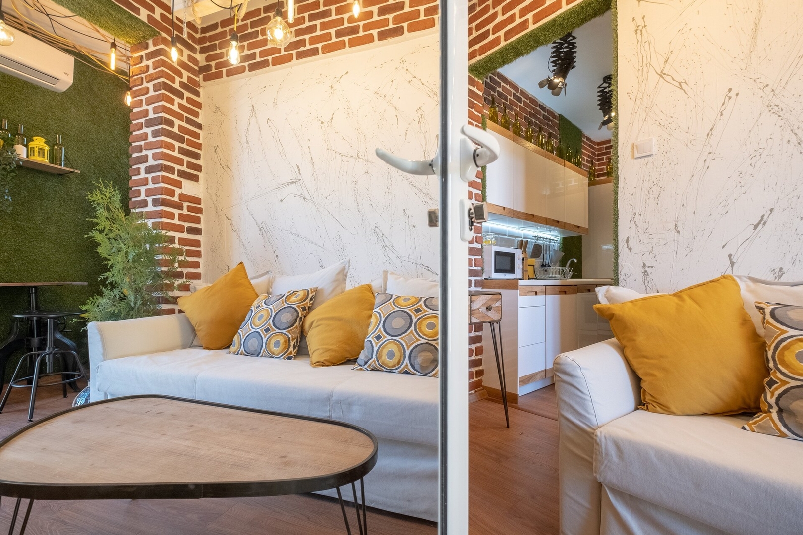 Exceptional City Gem with 1 BDR 35 Flat Manager Booking