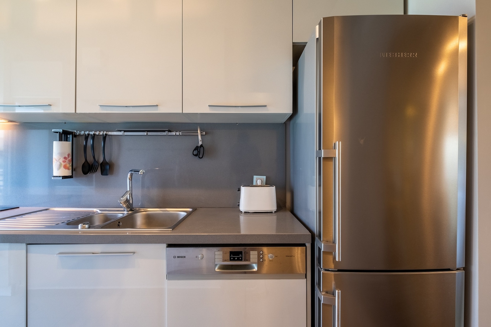 Modern yet Rustic Style City Centre Apt | 2BR/2BTH 12 Flat Manager Booking