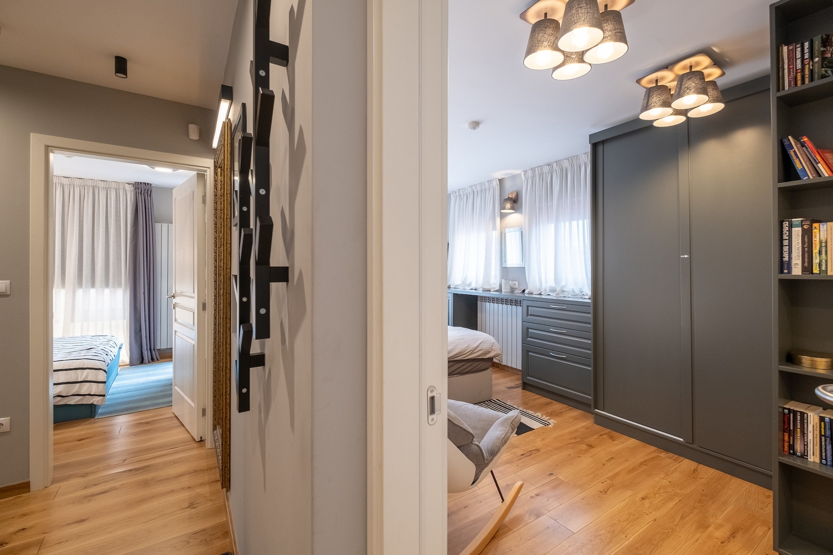 ⭐⭐⭐⭐⭐ High-end Designer 2BR Aprt + Lift&Balconies 37 Flat Manager Booking