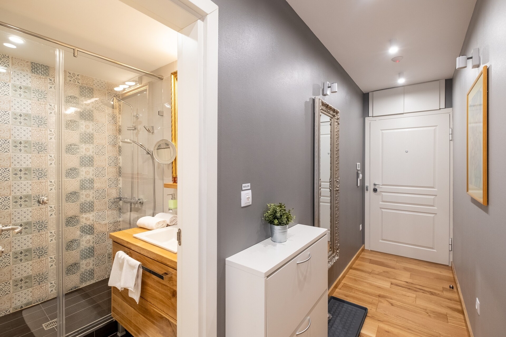 ⭐⭐⭐⭐⭐ High-end Designer Studio ➫ AC + Parking 19 Flat Manager Booking