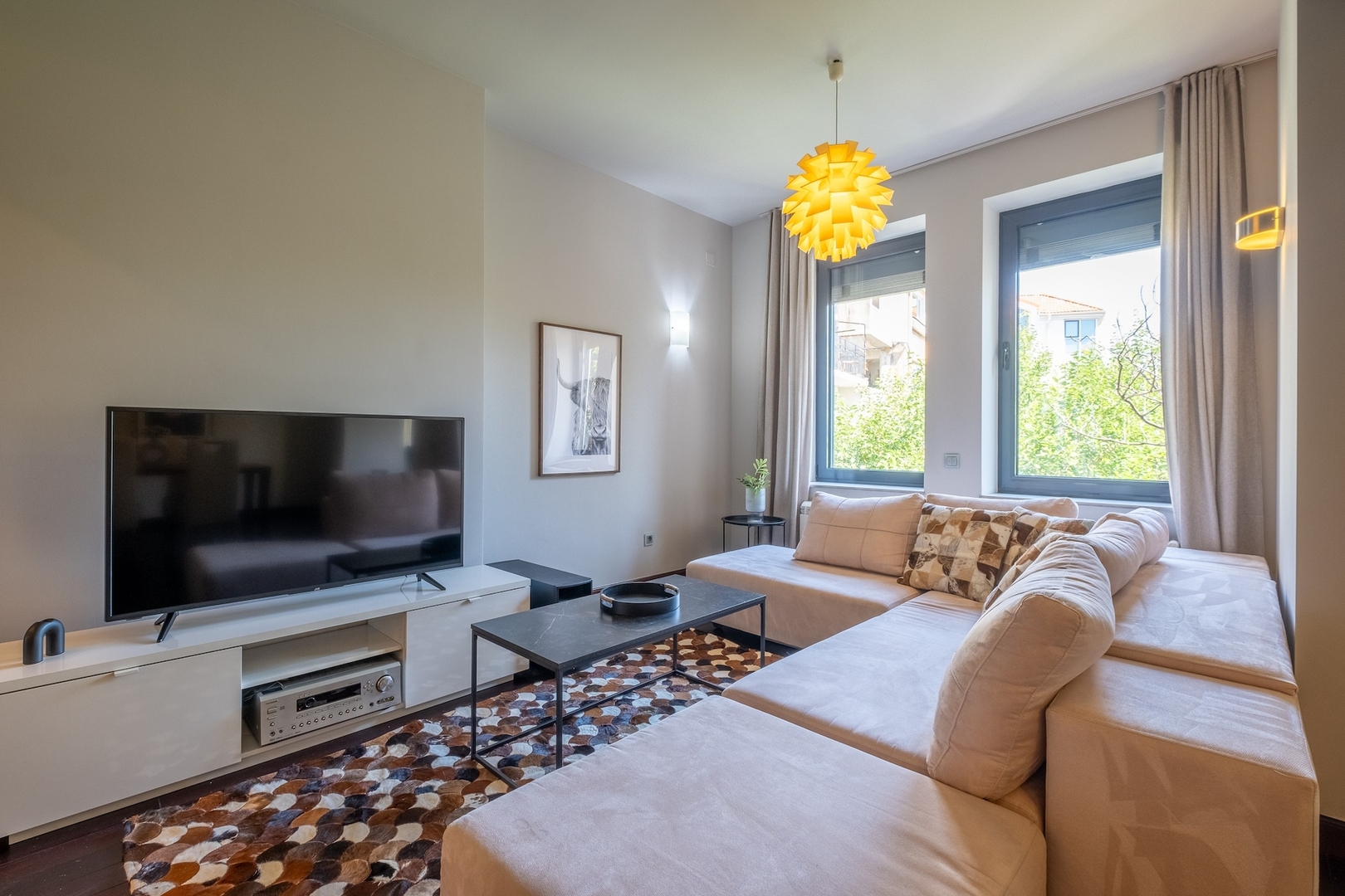 Modern yet Rustic Style City Centre Apt | 2BR/2BTH 8 Flat Manager Booking